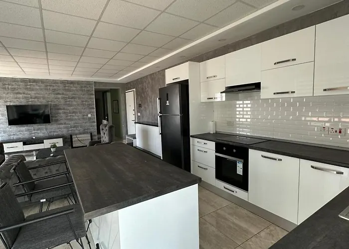 Laroni-tower , Kktc *